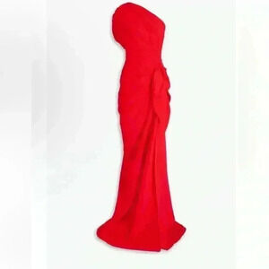 Beautiful elegant Designer Rhea Costa evening dress - red